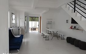 Casa com dois pavimentos nova, em Mariscal